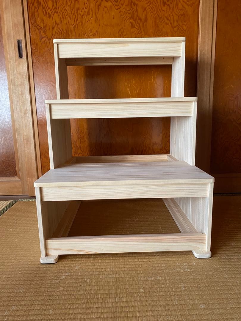 Yaskuro様限定の、手摺り付き3段の踏み台です。