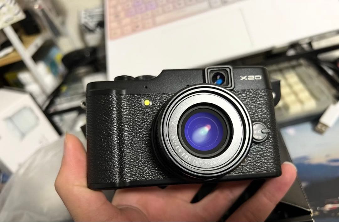 シ*ン様 【ほぼ新品】FUJIFILM フジフィルム X20 コンパクトデジタル
