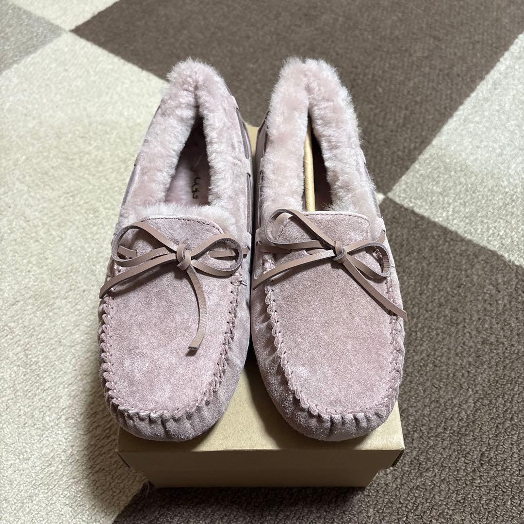 UGG ピンク モカシン