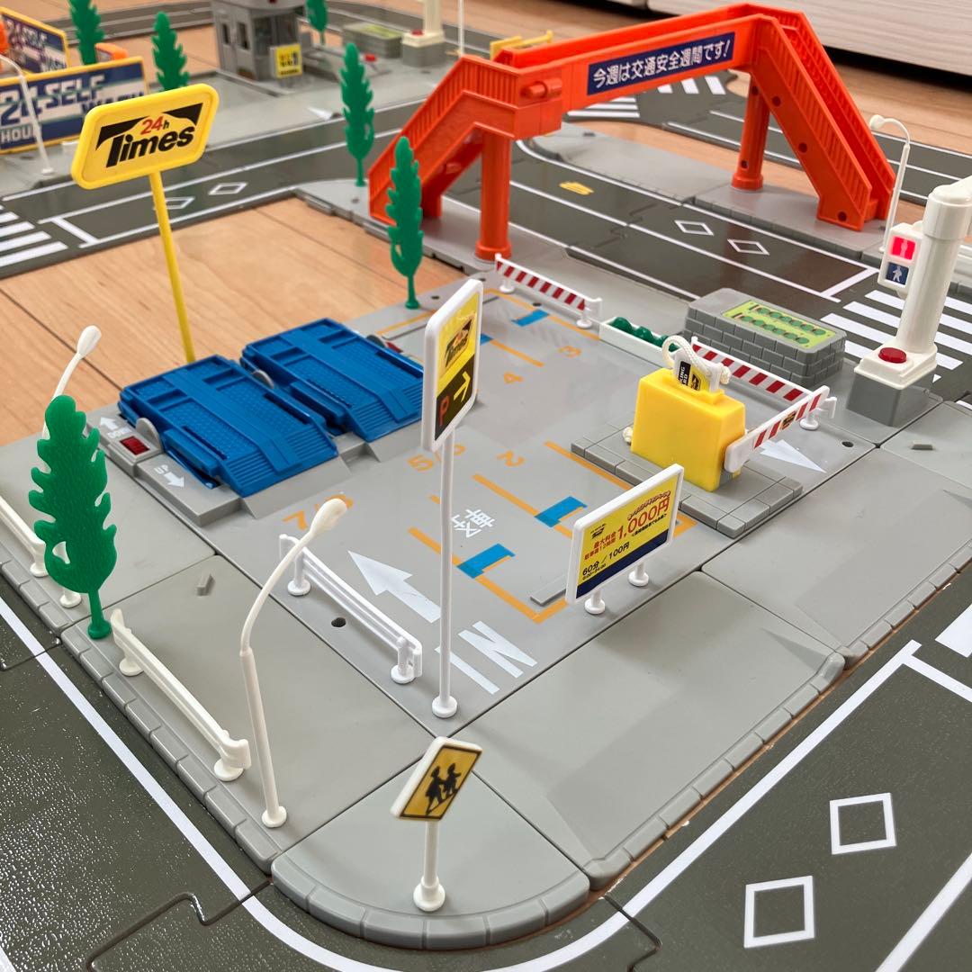 トミカタウン 洗車場 交番 駐車場 信号機×2 歩道橋 つながる道路