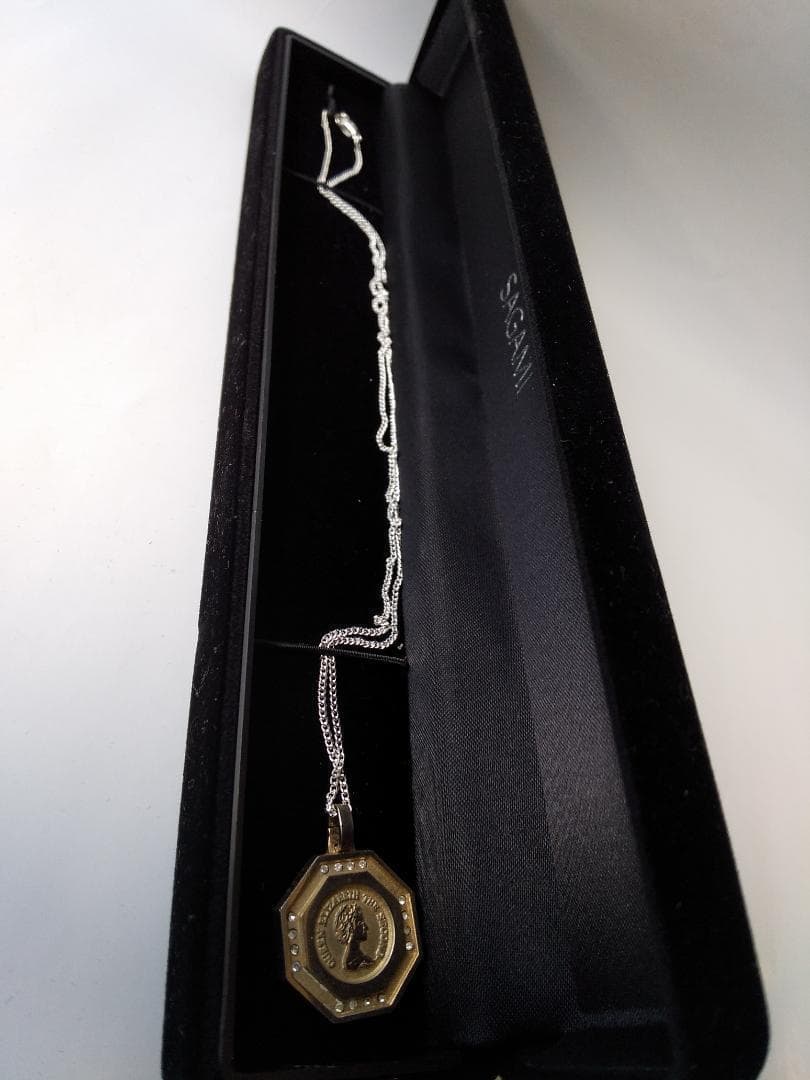 エリザベス2世 ペンダントトップ ネックレス 幸運を呼ぶ八角形 美品 です。