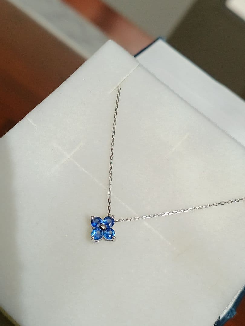 少し訳ありなのでお買得☆K10☆ブルーサファイア☆ホワイトゴールドネックレス