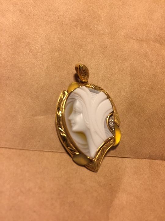 カメオブローチ