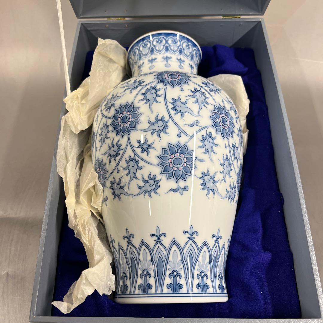 【大倉陶園】手書き 呉須唐草 花瓶 高さ27.5㎝