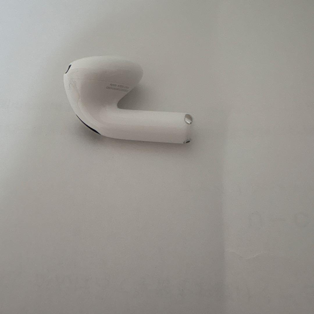 AirPods 4 （ノイズキャンセリングなし）即日配送可能　配送料込み　値下げ