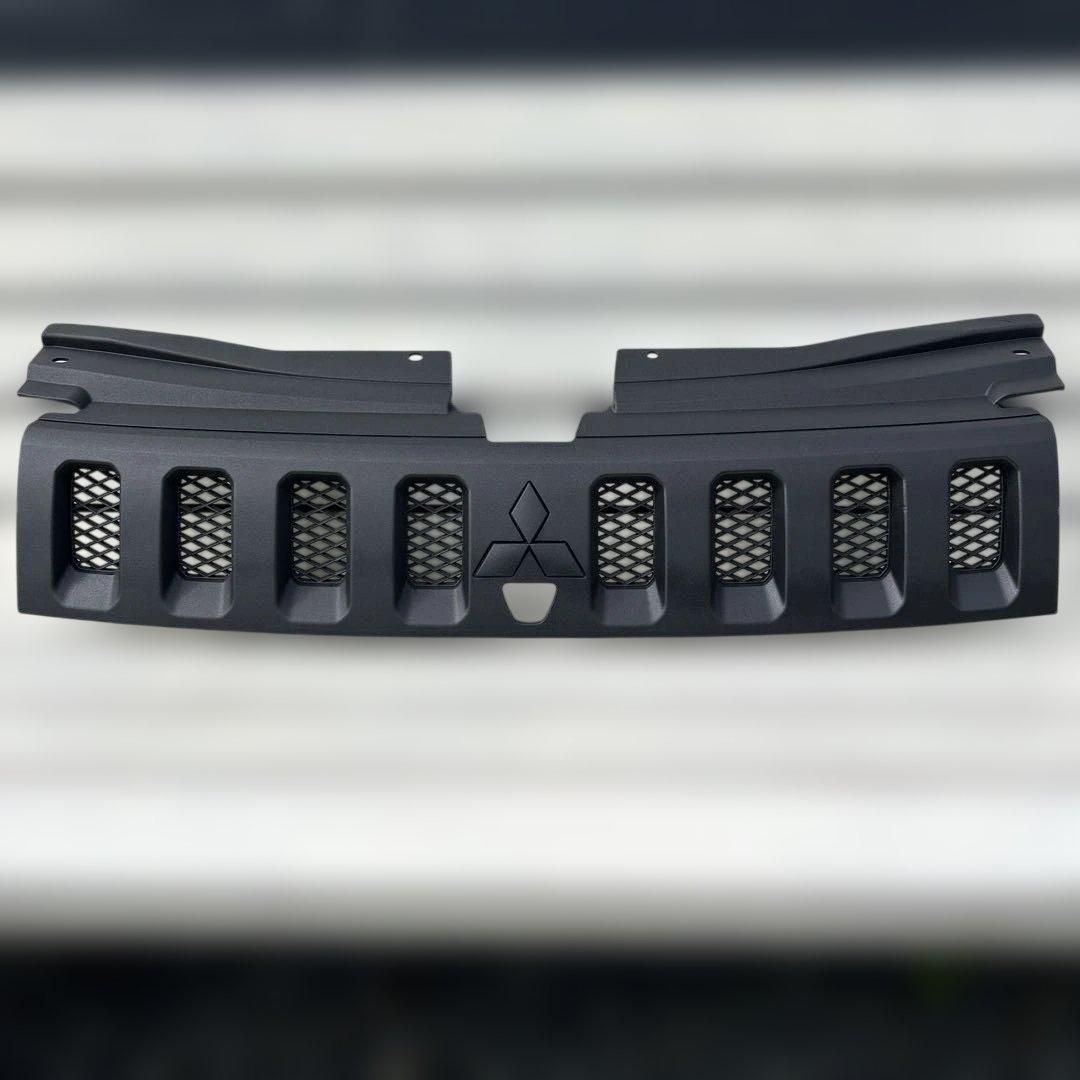 三菱デリカD5MC前純正フロントグリルチッピング塗装ちょっと訳あり品