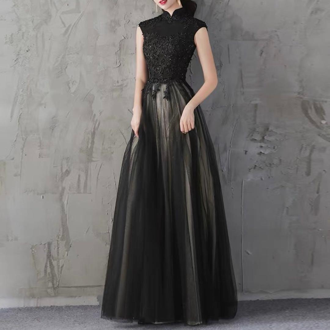 お花のデザインが美しい バックファスナーのイブニングドレス