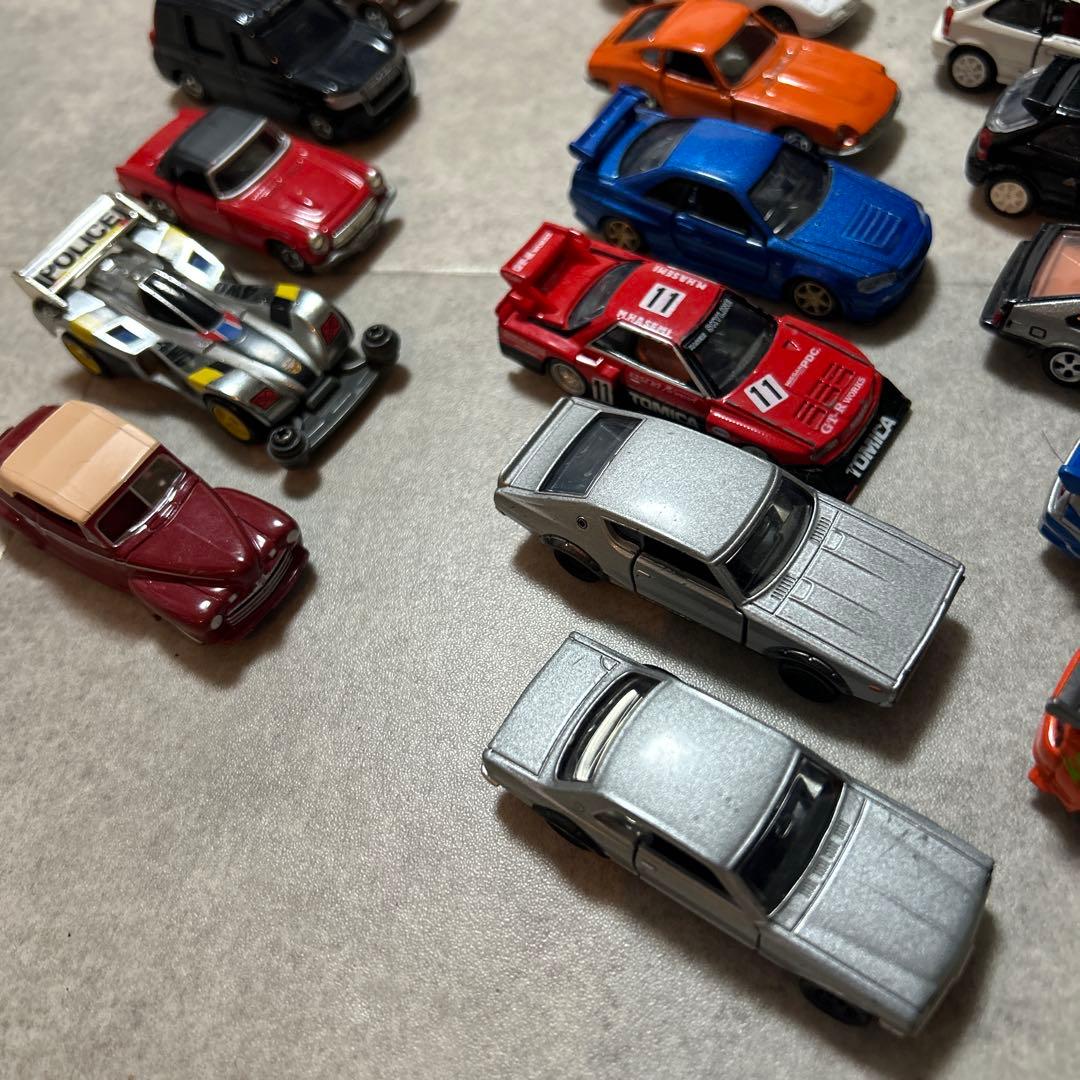 まとめ売りミニカー47台と駐車場・道路セット　トミカ　tomica