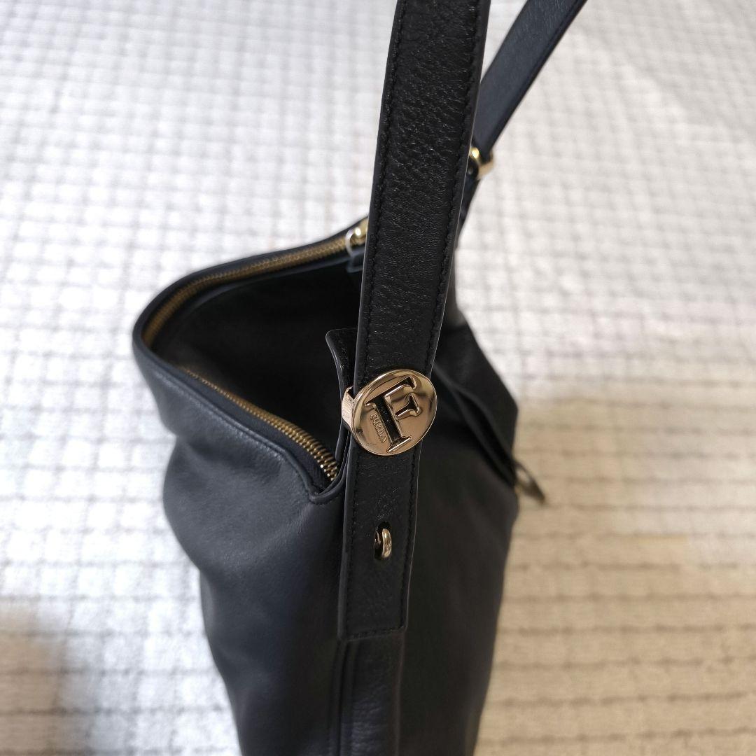 美品！FURLA　フルラ　 黒 レザー ショルダーバッグ