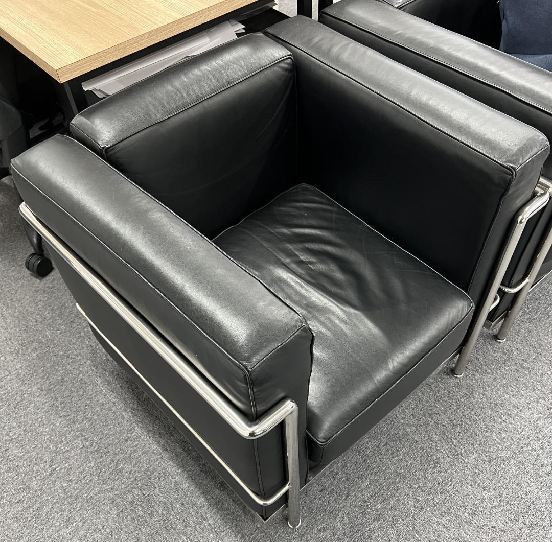 ルコルビュジェ本革LC2の1人掛け渋谷区に引取の場合は1万値引