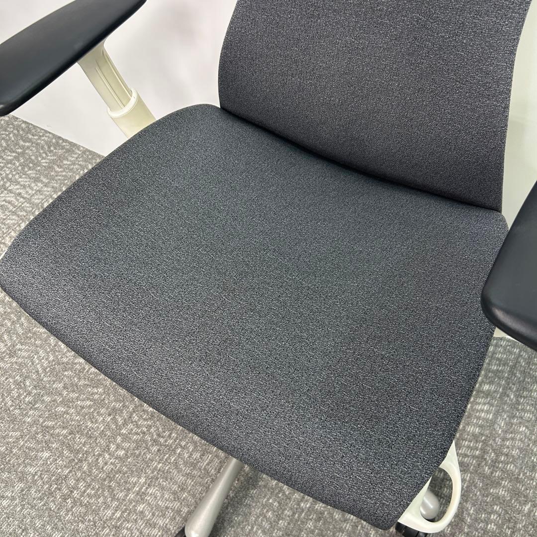 エンボディチェア 最高級 ハーマンミラー グレー　ホワイト Embody