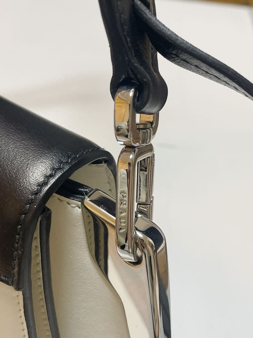 【希少】PRADA プラダ レザーバッグ ホワイト ブラック バイカラー