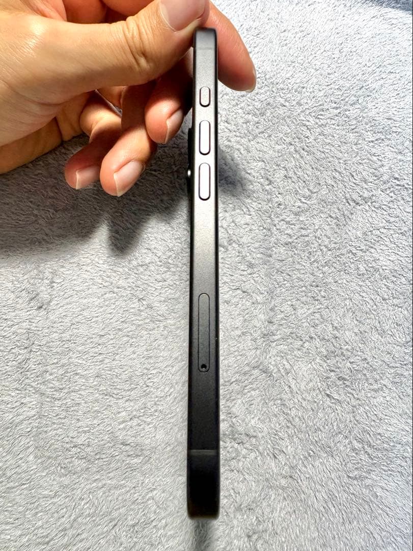 iPhone 16 128GB ブラック SIMフリー【液晶無傷・付属品完備】