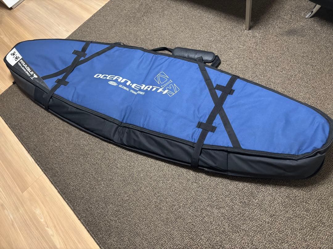 ★送料無料・美品★お洒落　オーシャンアース　サーフボードハードケース　2枚　収納