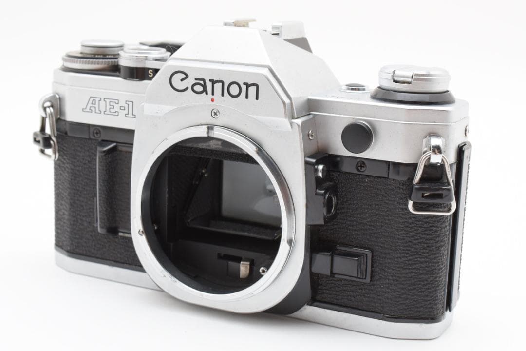 美品 CANON AE-1 シルバー フィルムカメラ　モルト新品交換済 M764