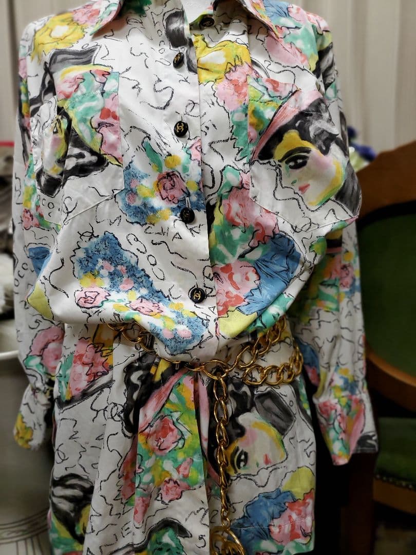 ★l★CHANEL ゴールドチェーンベルト ロゴチャーム付き