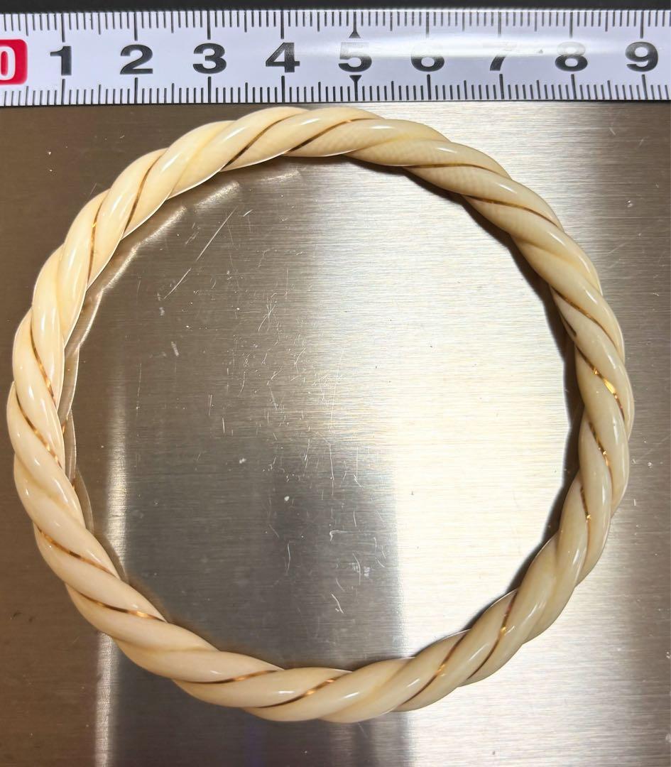 K14ツイストデザイン バングル