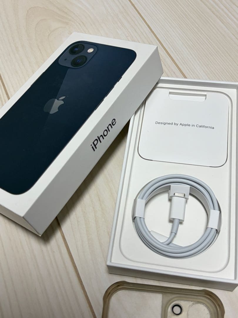 ￼【美品】iPhone13 128G ブラック おまけ付き　ケース付