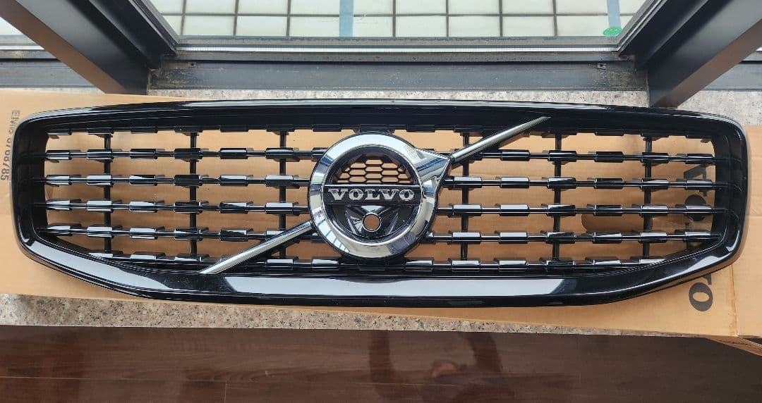 VOLVO V60 フロントグリル ブラックバージョン
