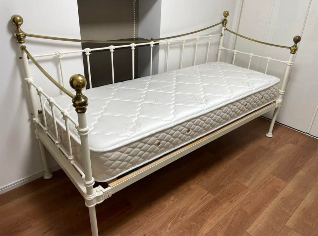 【本物】 アンティーク 家具 アイアンベッド セミシングル 日本ベッドマットレス