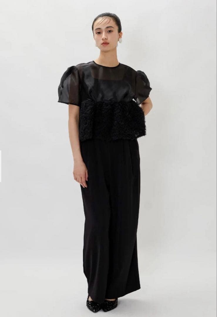 ふっちゃん様【1日で発送】niana スウェルペプラムセットアップパンツドレ