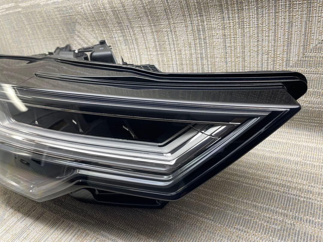 アウディ純正 F2DFBF A6 4A LED 右ライト 4K0941036A