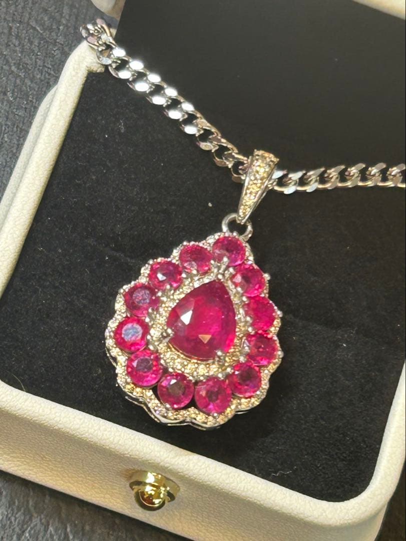 ぶぶ❣️大粒デザイン天然ルビーネックレス