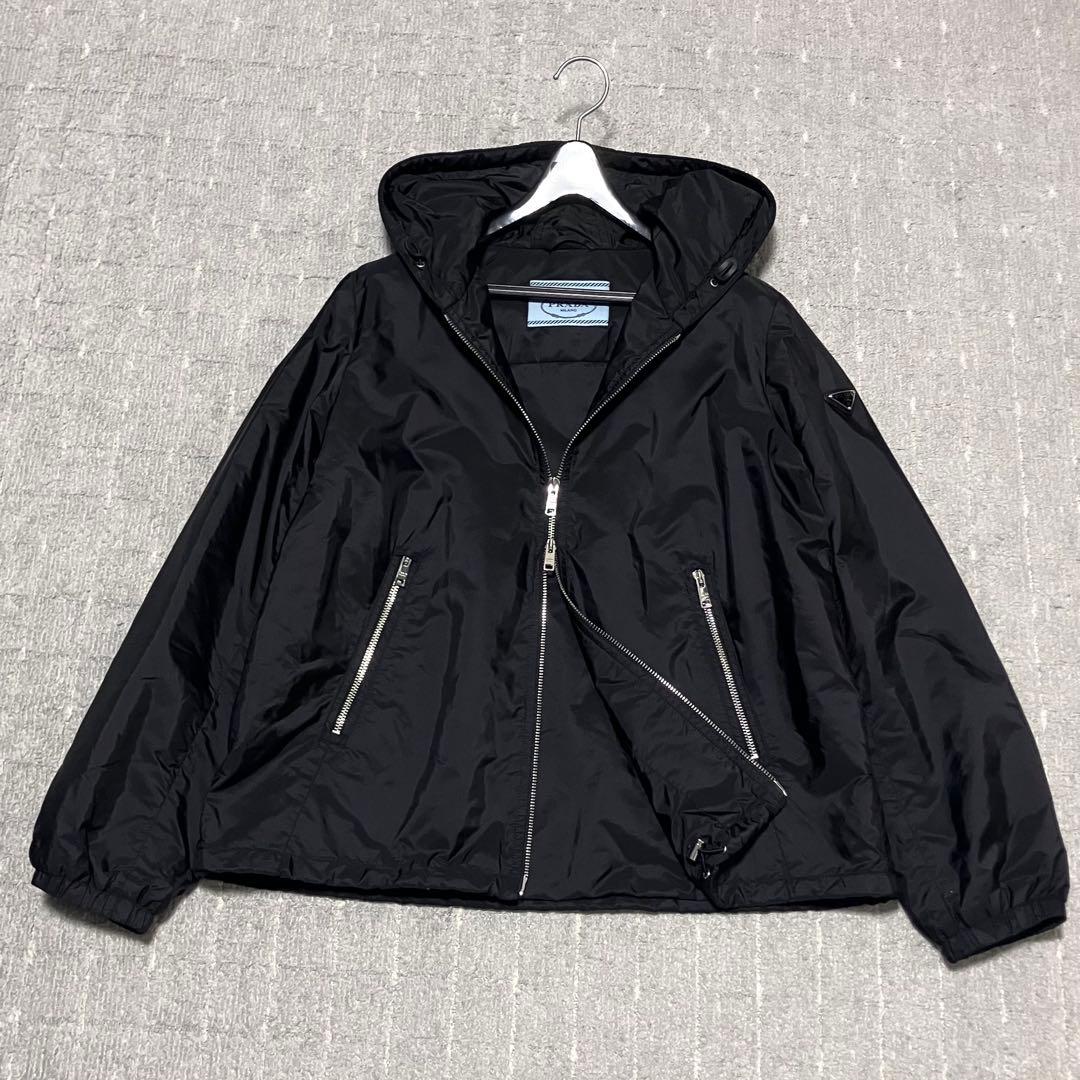 美品！プラダ［トライアングルロゴ］ナイロン　パーカー　ブラック　サイズ40
