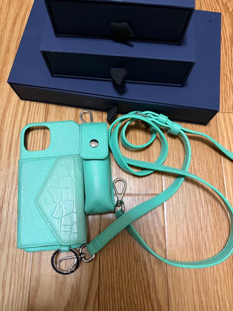 a&s インスタグラマーの鈴木亜美さんのiPhone15ケース ストラップ付き