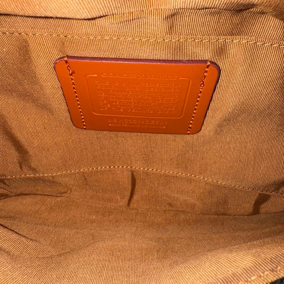 コーチ　ウエストポーチ　スヌーピー　コラボ　シグネチャー　斜め掛け　ボディバッグ