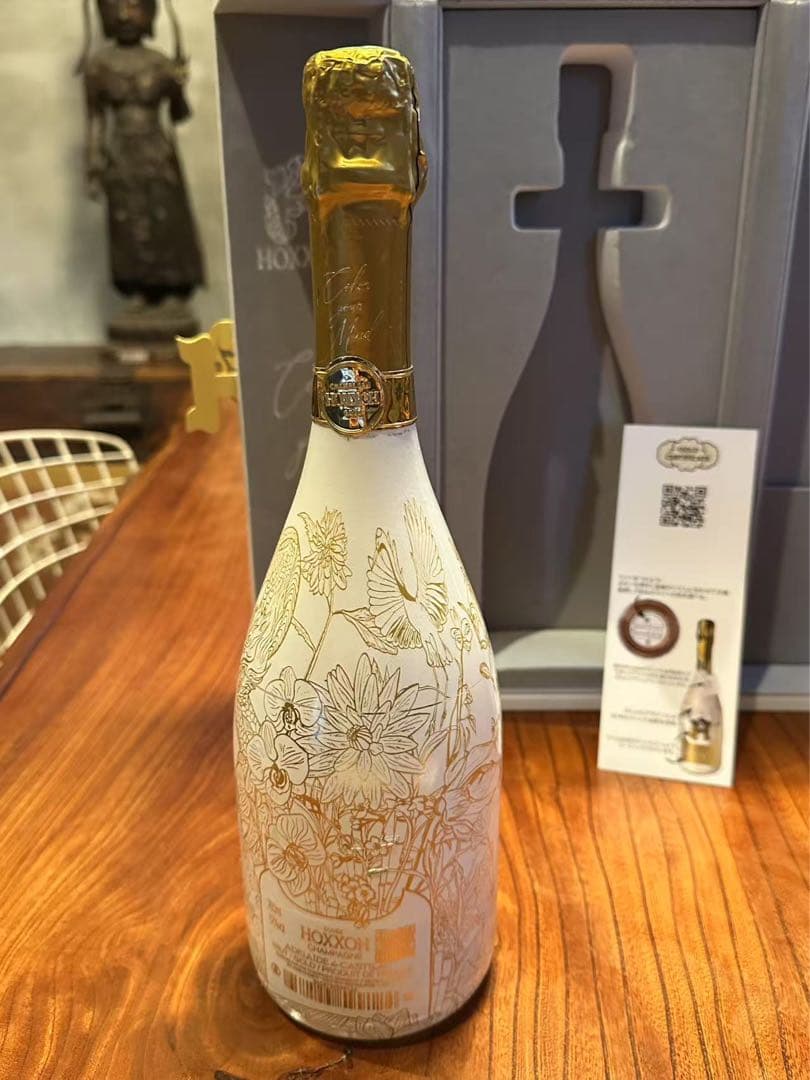 HOXXOH オックス ルビー 音に反応して7色に光るシャンパン 化粧箱　未開栓