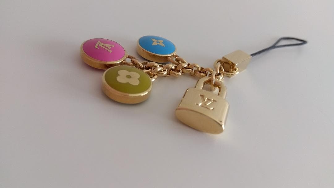 LOUIS VUITTON ビジュー テレフォンヌ パスティーユ ストラップ