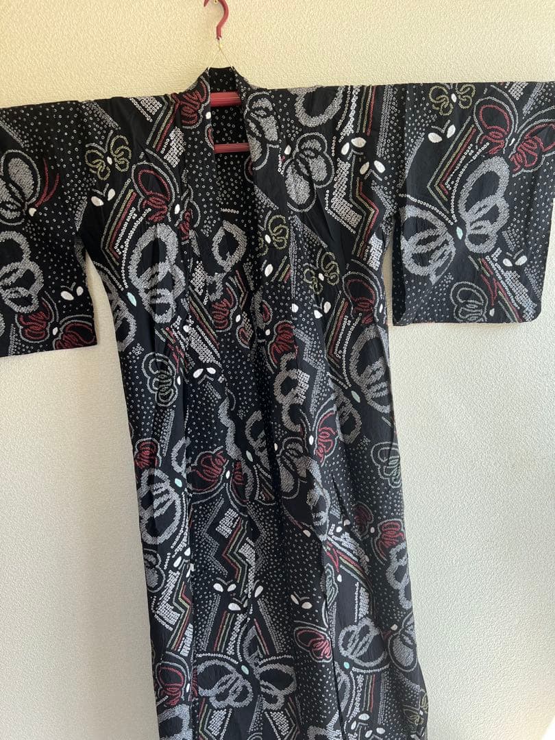 絞り浴衣　有松　おしゃれ　チョウ文様　美品　黒地