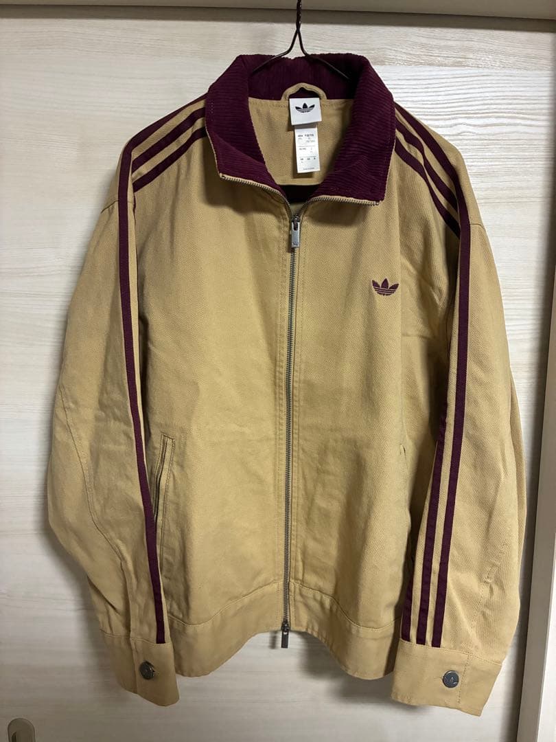 adidas originals ベージュ ジップアップジャケット