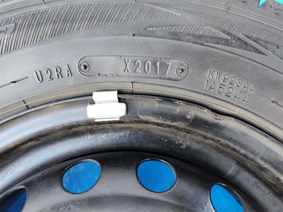 145R12・LT【2/2】軽トラ用スタッドレス・鉄ホイール付、２本分割