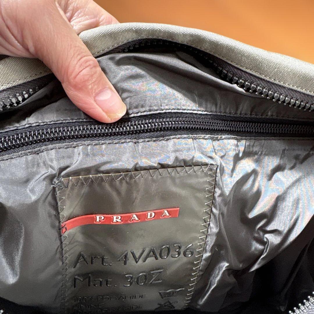 PRADA スポーツグレー ショルダーバッグ