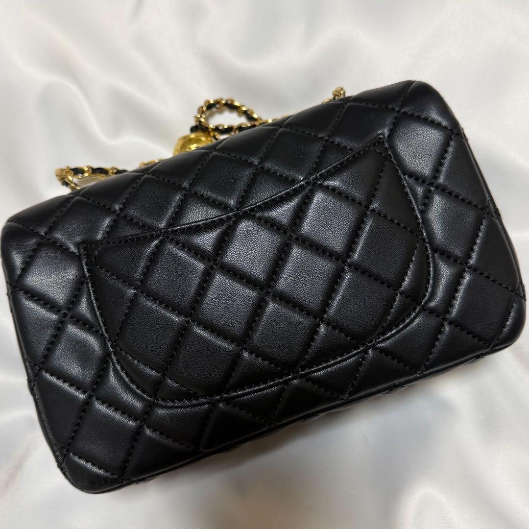CHANEL ブラック ショルダーバッグキルティング