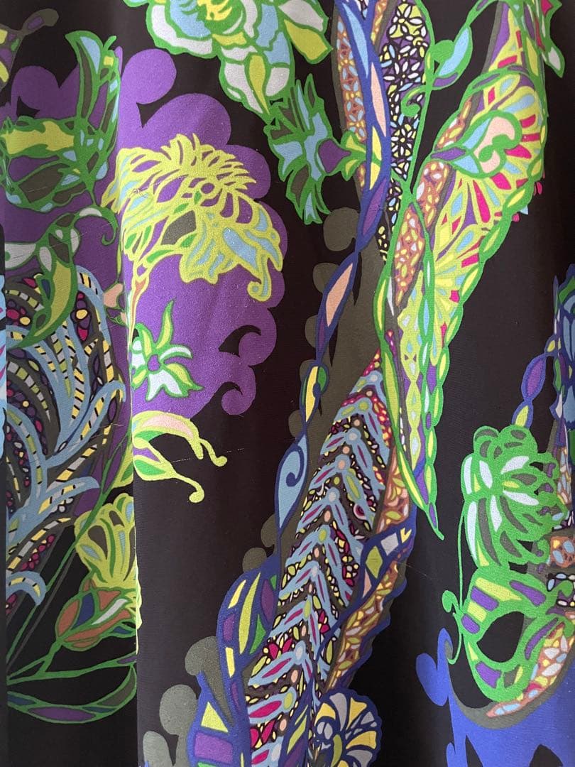 トクコプルミエブォル花柄フレアチュニック黒(訳あり)