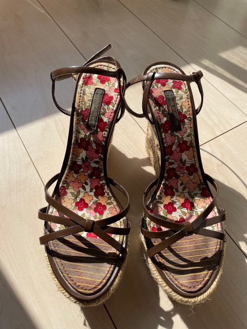 ブラウン ストラップサンダル ウェッジヒール