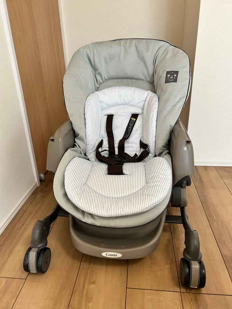 コンビ　スイングベッド&チェアー　手動