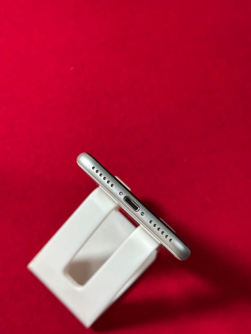 【5837】iPhone SE3第3世代スターライト 64GB simフリー