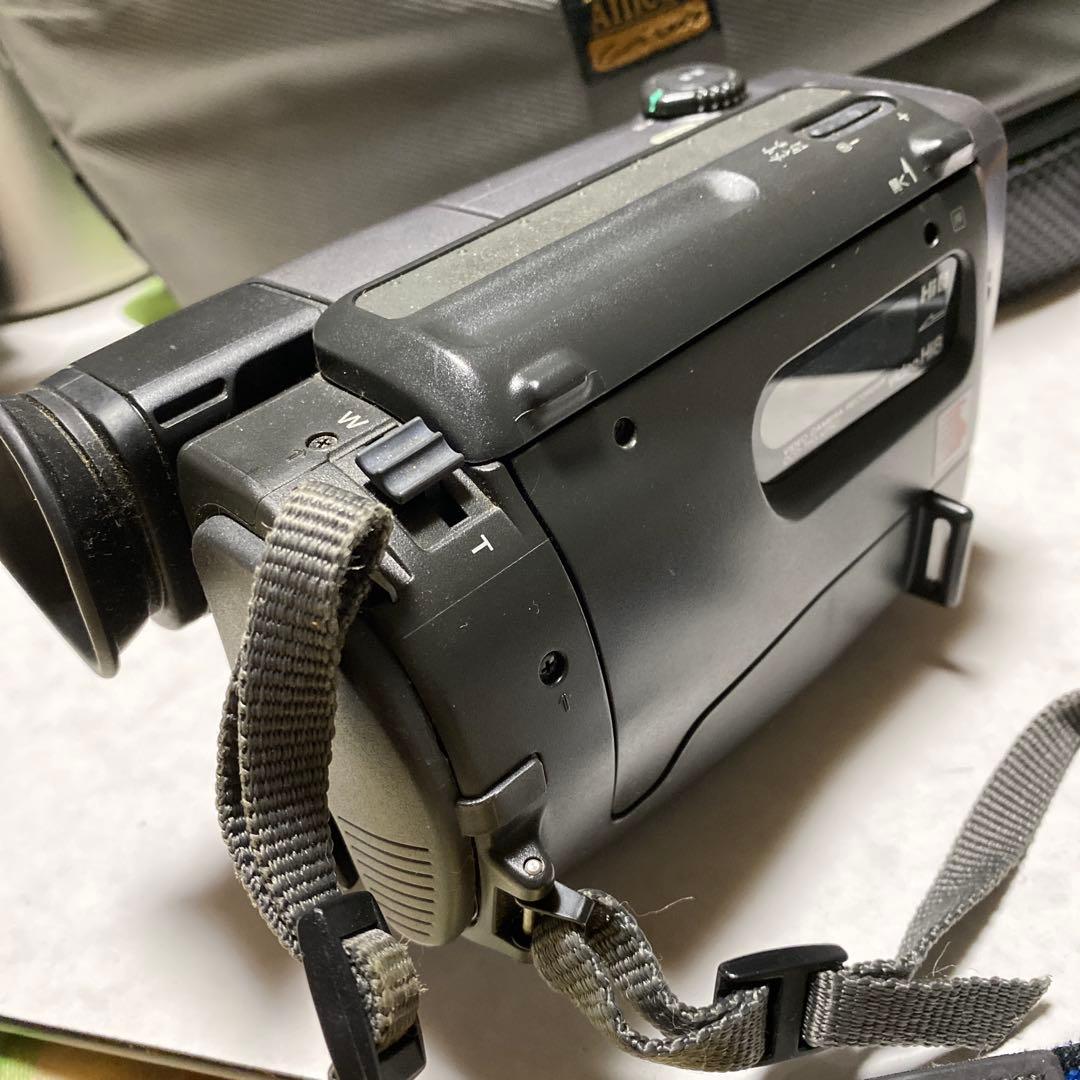 SONY VideoHi8 Handycam CCD-TR3 ④