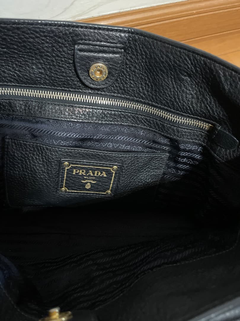 プラダ レザーバック