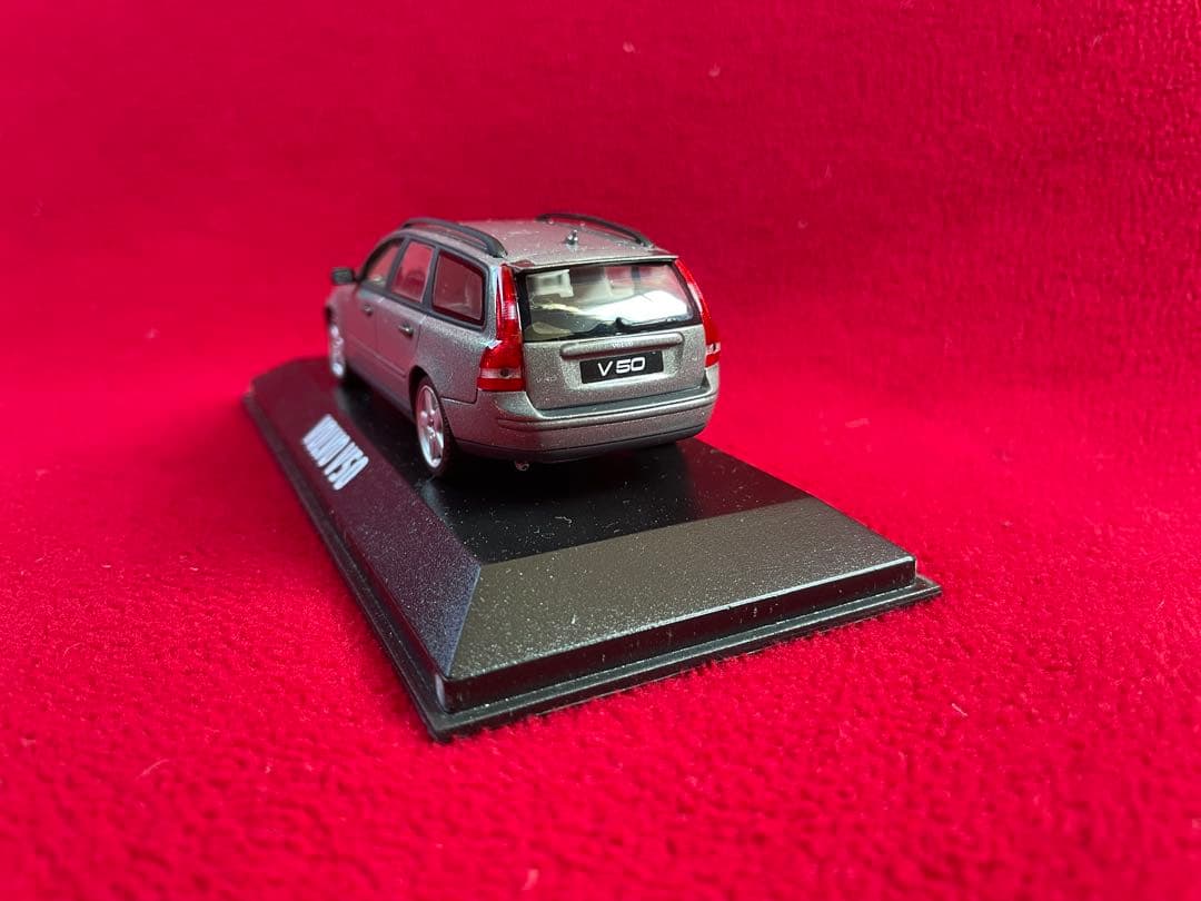 ミニカー　1/43　ボルボ　V50 ディーラー正規品　モデルカー