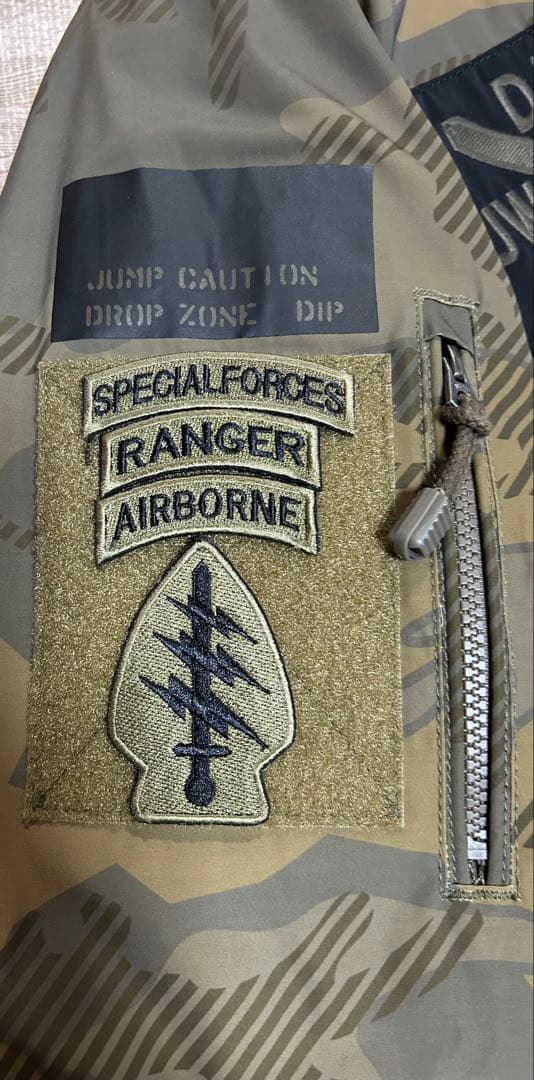 AVIREX 迷彩ジャケット