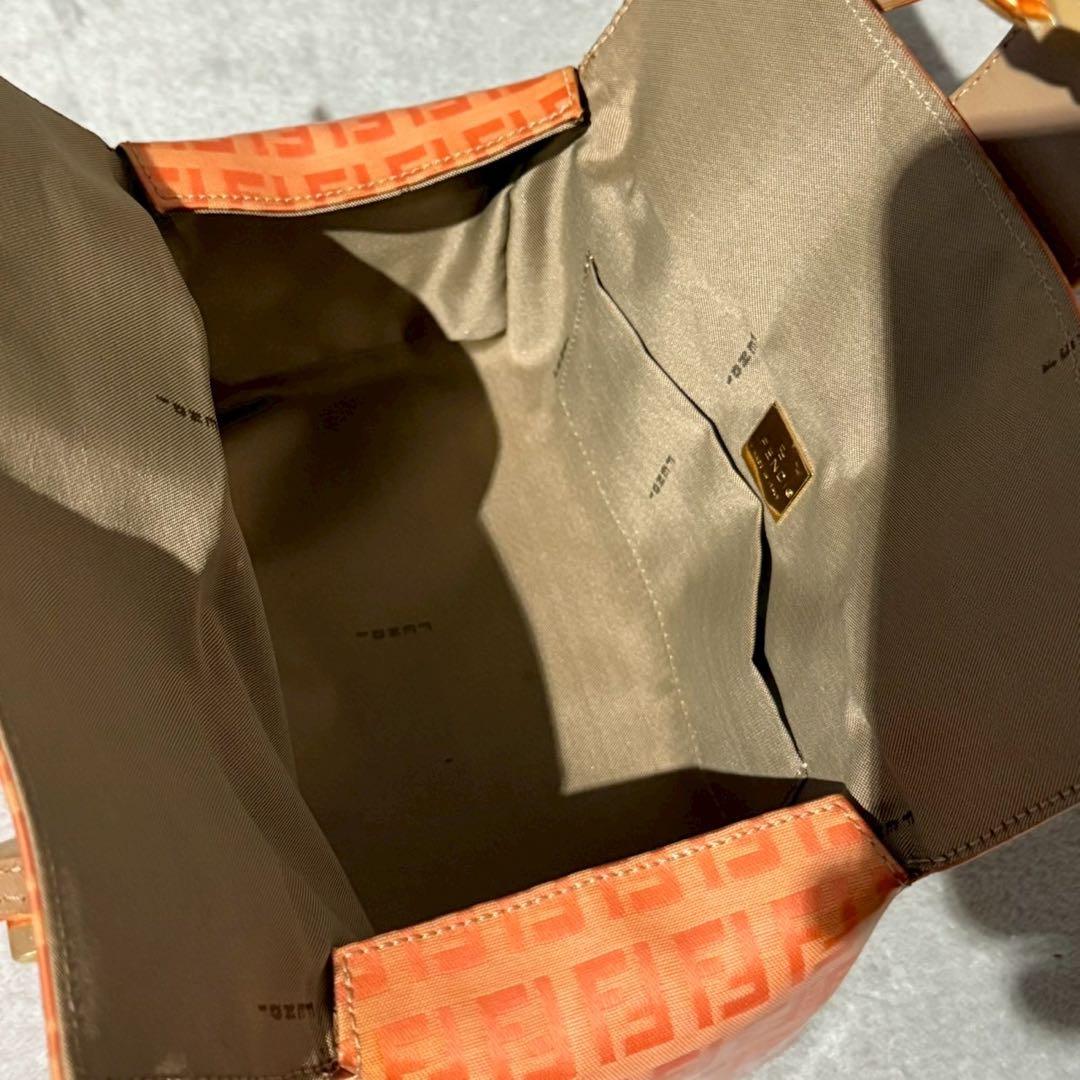 バッグ FENDI Patent Leather FF Zucca Hand Bag