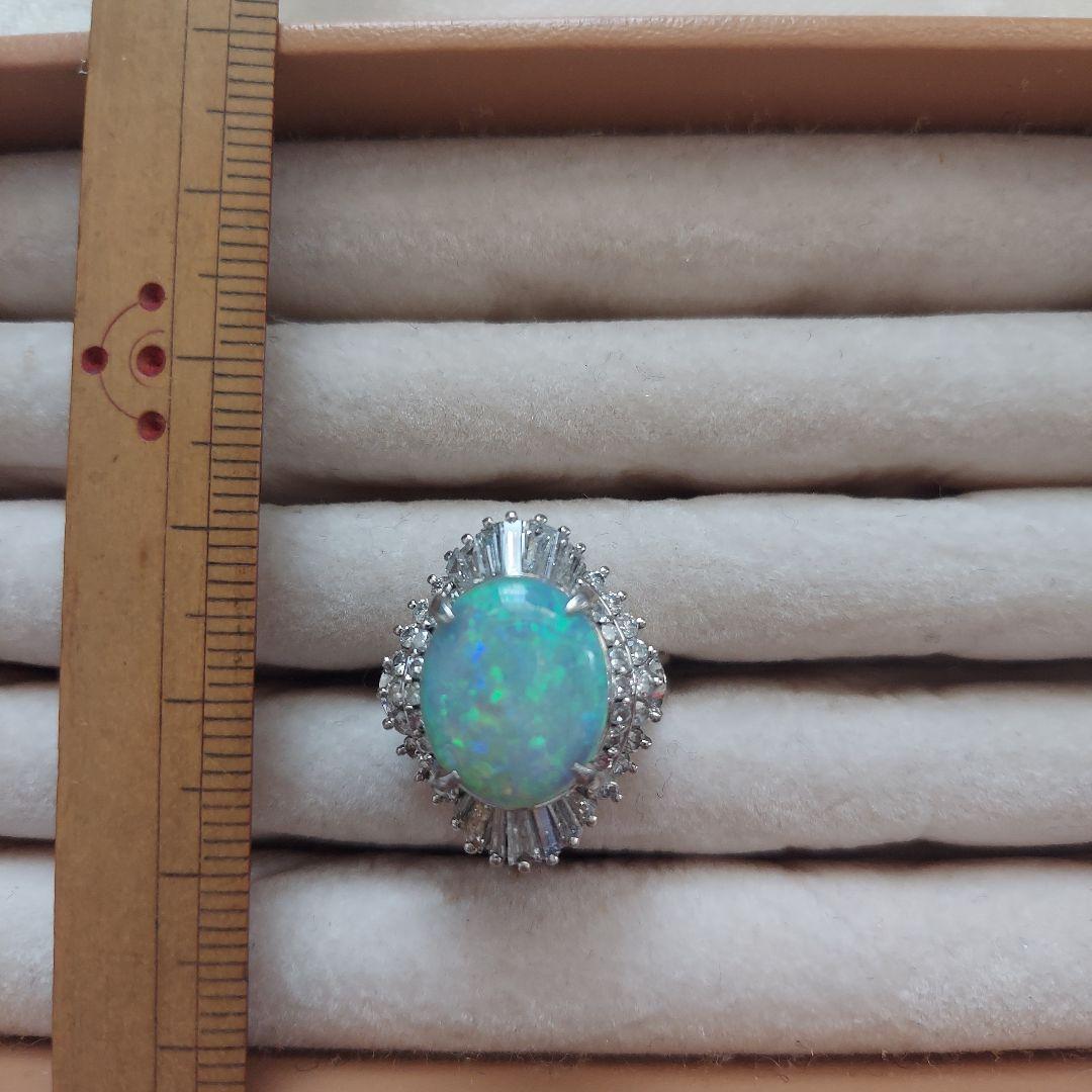 オパール3.25ct 重量12.5g ダイヤ取巻き大粒オパール指輪