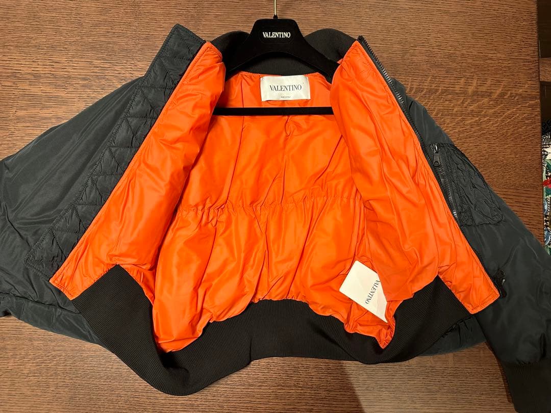 valentinoヴァレンティノ ブルゾン MA-1 Vロゴ　ボンバージャケット