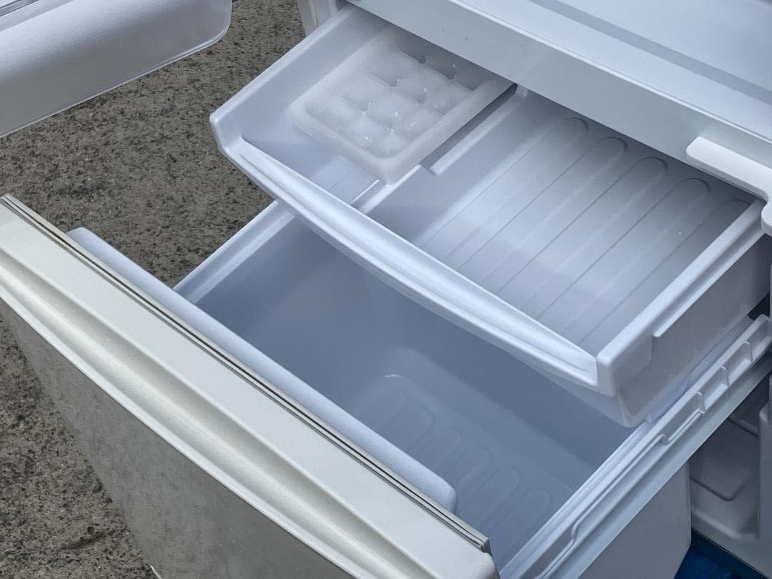 愛知岐阜/送料込★美品★シャープ 137L冷蔵庫　SJ-D14E-W　2019年