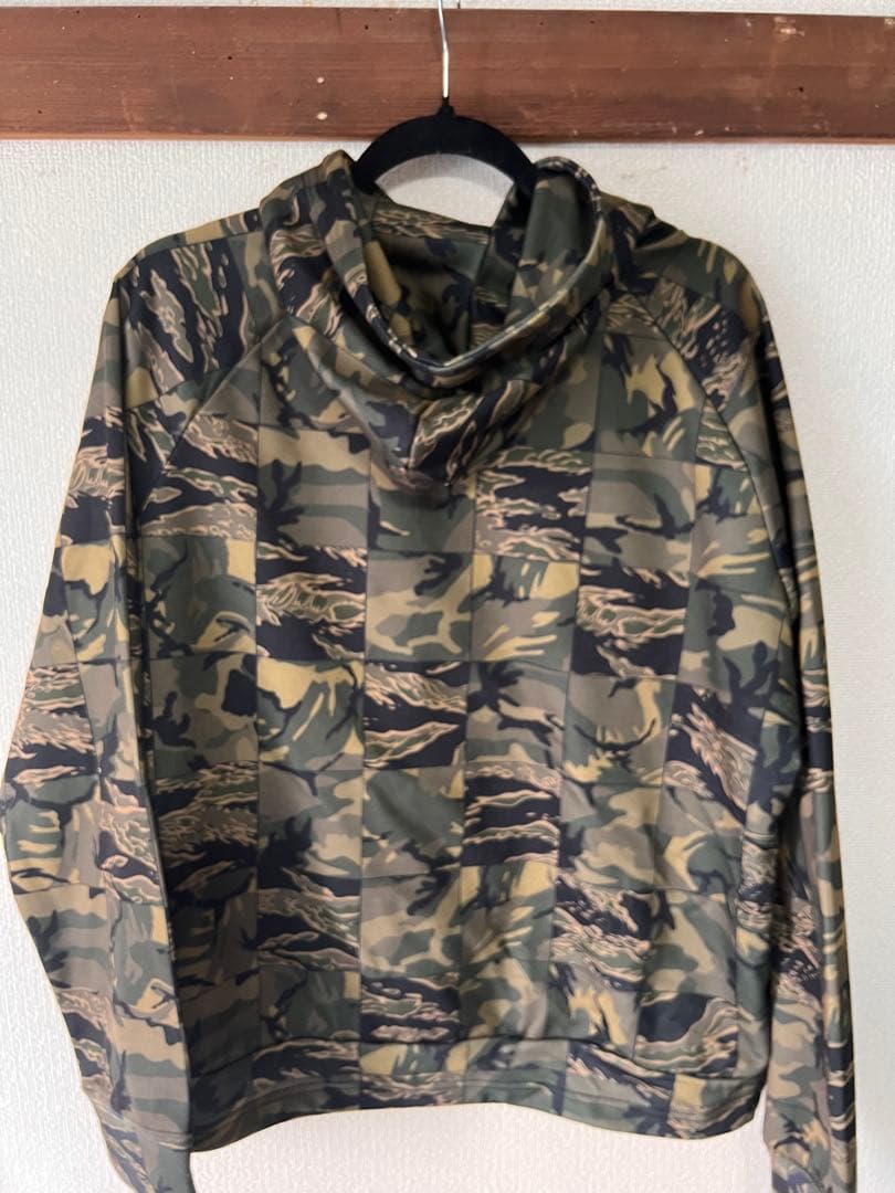 【EVOZARU】迷彩柄 フード付き スウェット EZSW-F2210